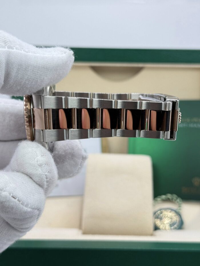 Rolex GMT 18k Everose “Rootbeer” - Image 2