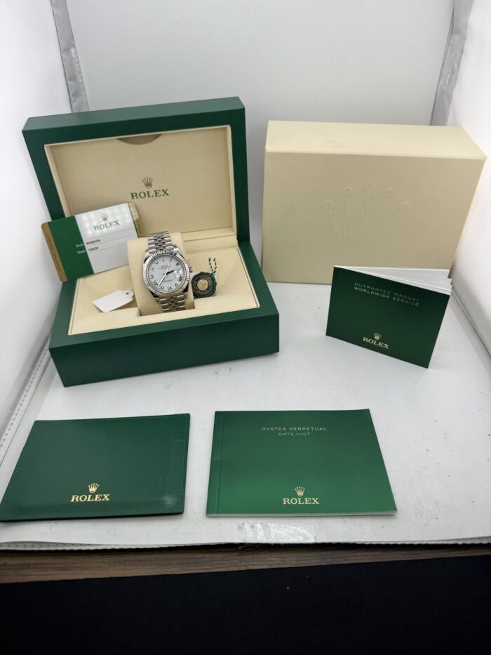 Rolex 41mm 18k Datejust  - Image 2